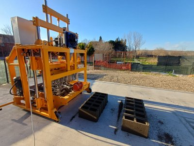 Hydraulic Mobile Block Machine 